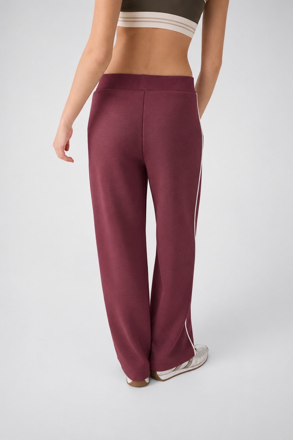 Pantalone jogger donna Follower SRL color bordeaux con banda laterale bianca, vista posteriore
