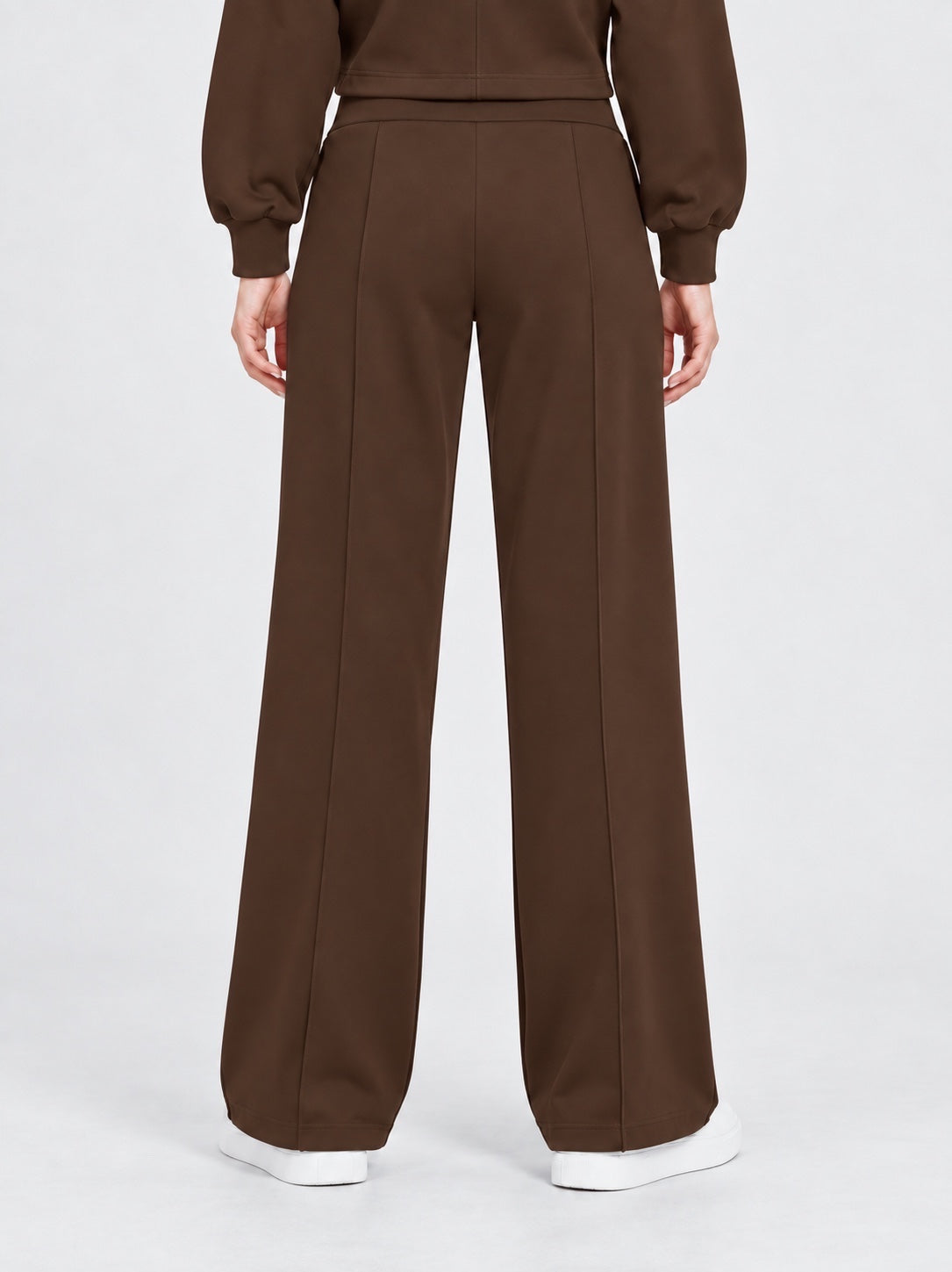 Pantalone jogger marrone GUESS da donna con gamba dritta e cucitura centrale, proposto da Follower SRL