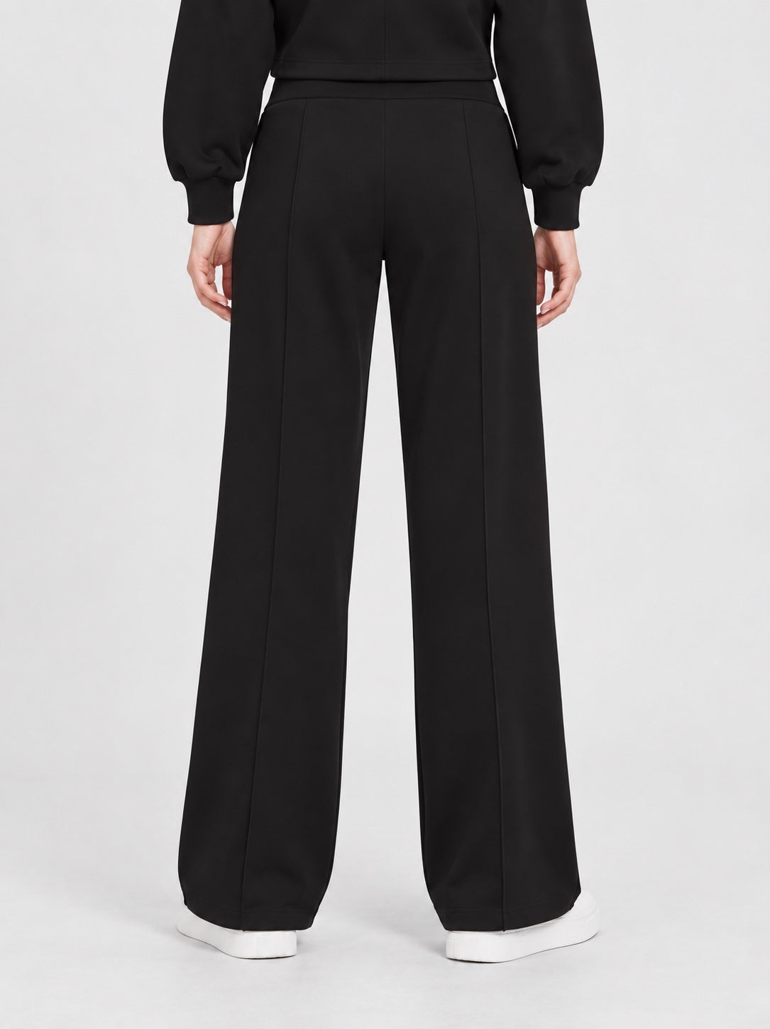 Pantalone jogger nero da donna GUESS con taglio dritto e vestibilità comoda, visto da dietro, Follower SRL
