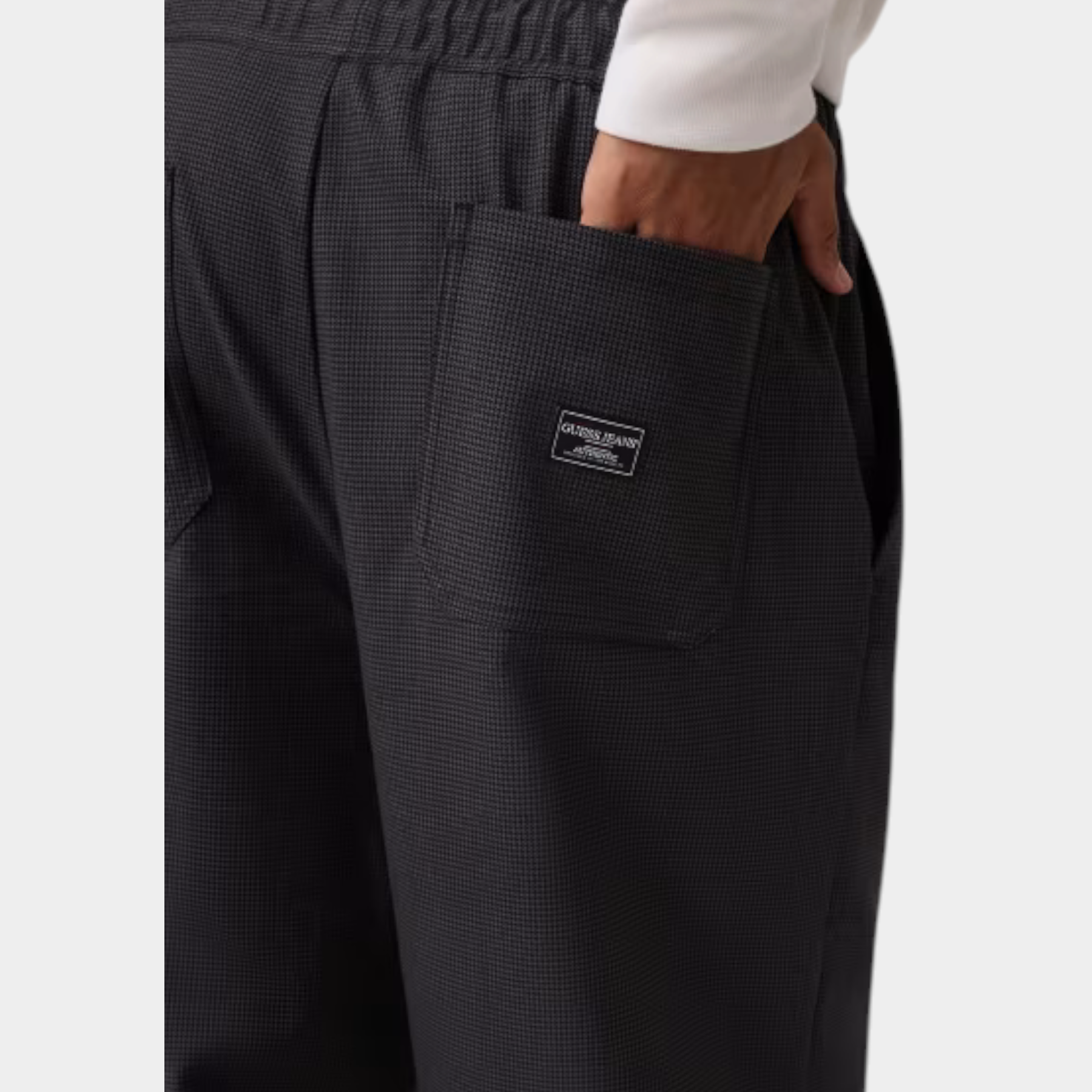 Pantalone a gamba larga Follower SRL GUESS grigio con motivo micro-check e tasca posteriore con etichetta logo