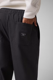 Pantalone a gamba larga Follower SRL GUESS grigio con motivo micro-check e tasca posteriore con etichetta logo