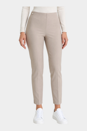 Pantalone a sigaretta Follower SRL beige in tessuto compact con spacchetti sul fondo indossato da una modella