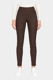 Pantalone a sigaretta marrone Follower SRL in tessuto Compact con spacchetti laterali indossato da una modella