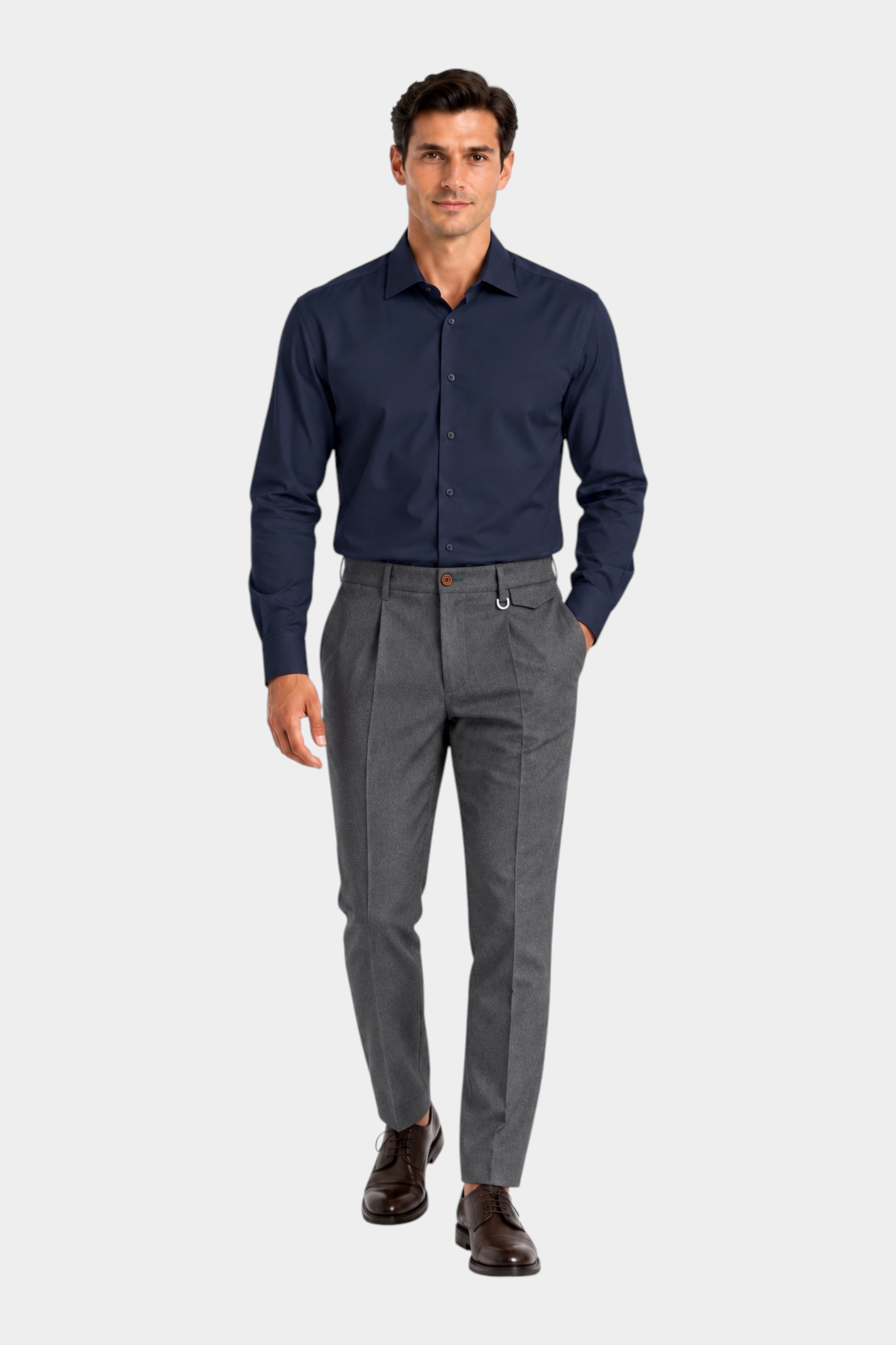 Modello indossa pantaloni regular con pinces color antracite di Follower SRL abbinati a camicia blu scuro