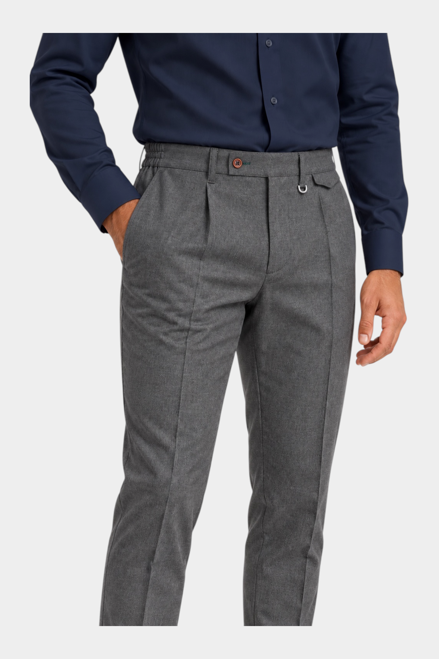 Pantaloni regular con pinces uomo color antracite di Follower SRL, abbinati a una camicia blu scuro.