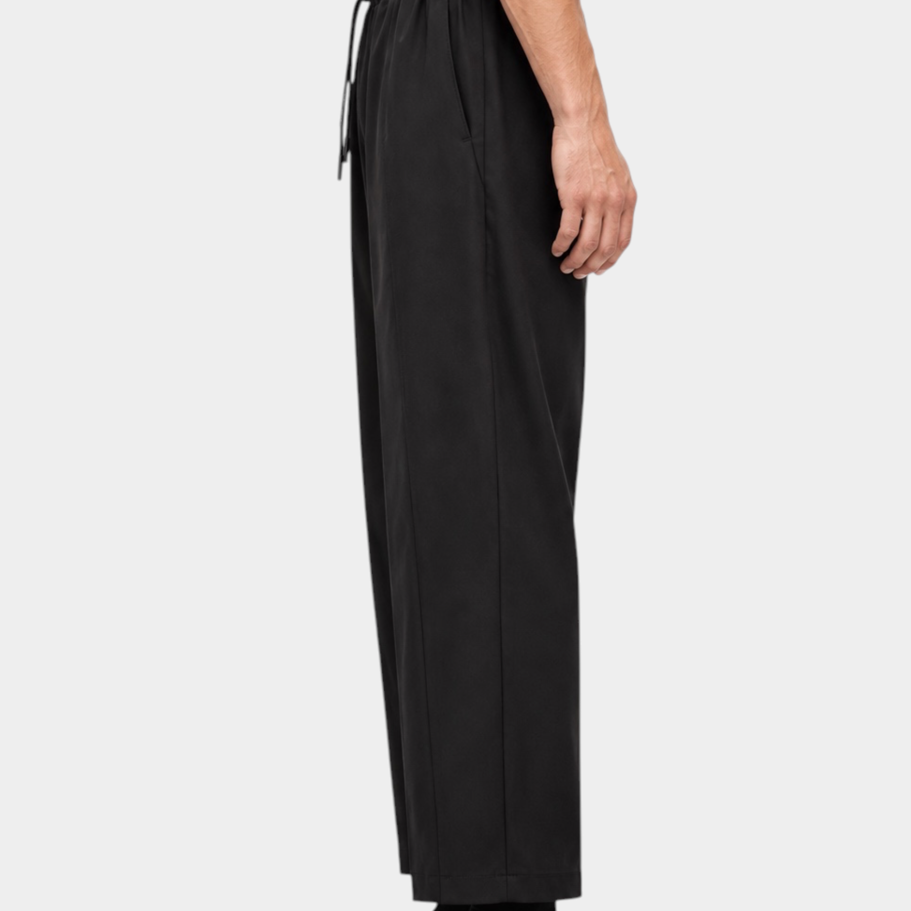 Pantaloni uomo neri Follower SRL dal taglio baggy con coulisse in vita e pince, vista laterale su sfondo bianco