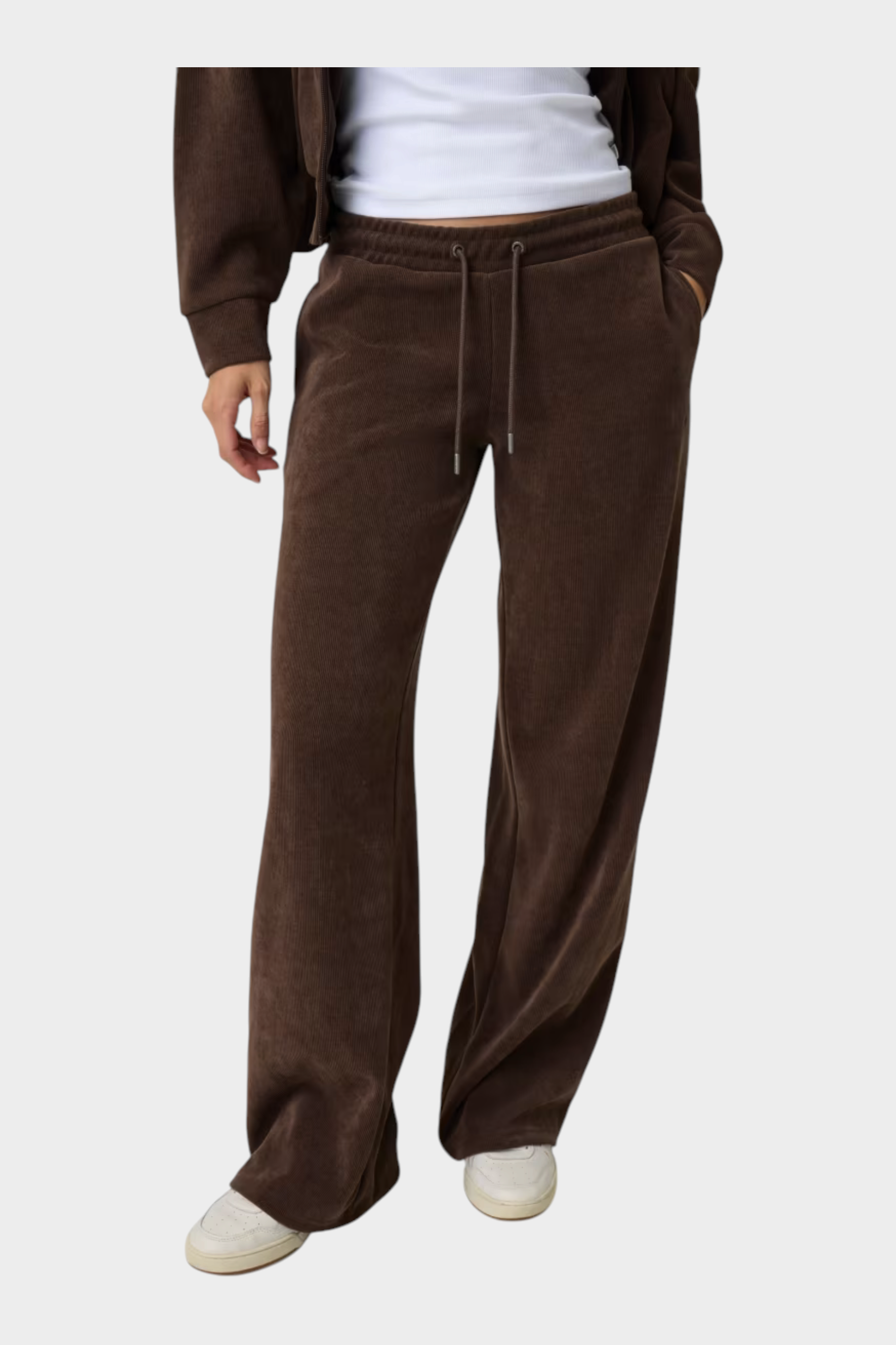 Pantaloni della tuta a coste marroni GUESS di Follower SRL con vestibilità ampia e coulisse in vita