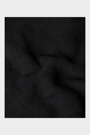 Dettaglio del tessuto in pile nero del pullover Follower SRL The North Face, morbido e testurizzato
