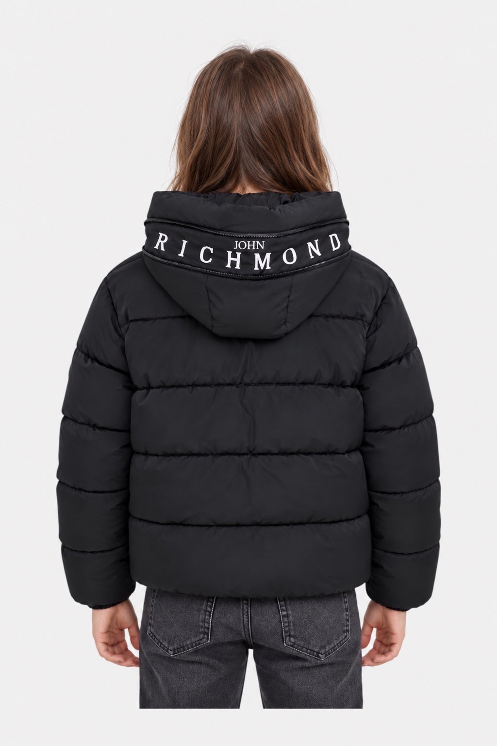 Piumino nero unisex Follower SRL con cappuccio e logo Richmond a contrasto sul retro, design trapuntato e moderno.