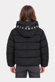 Piumino nero unisex Follower SRL con cappuccio e logo Richmond a contrasto sul retro, design trapuntato e moderno.