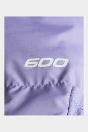 Dettaglio del logo 600 su piumino viola Follower SRL The North Face in tessuto tecnico trapuntato