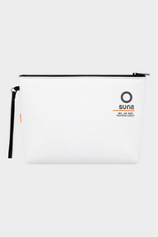 Pochette unisex bianca in neoprene SUNS BOARDS di Follower SRL con chiusura a zip e cinturino da polso nero