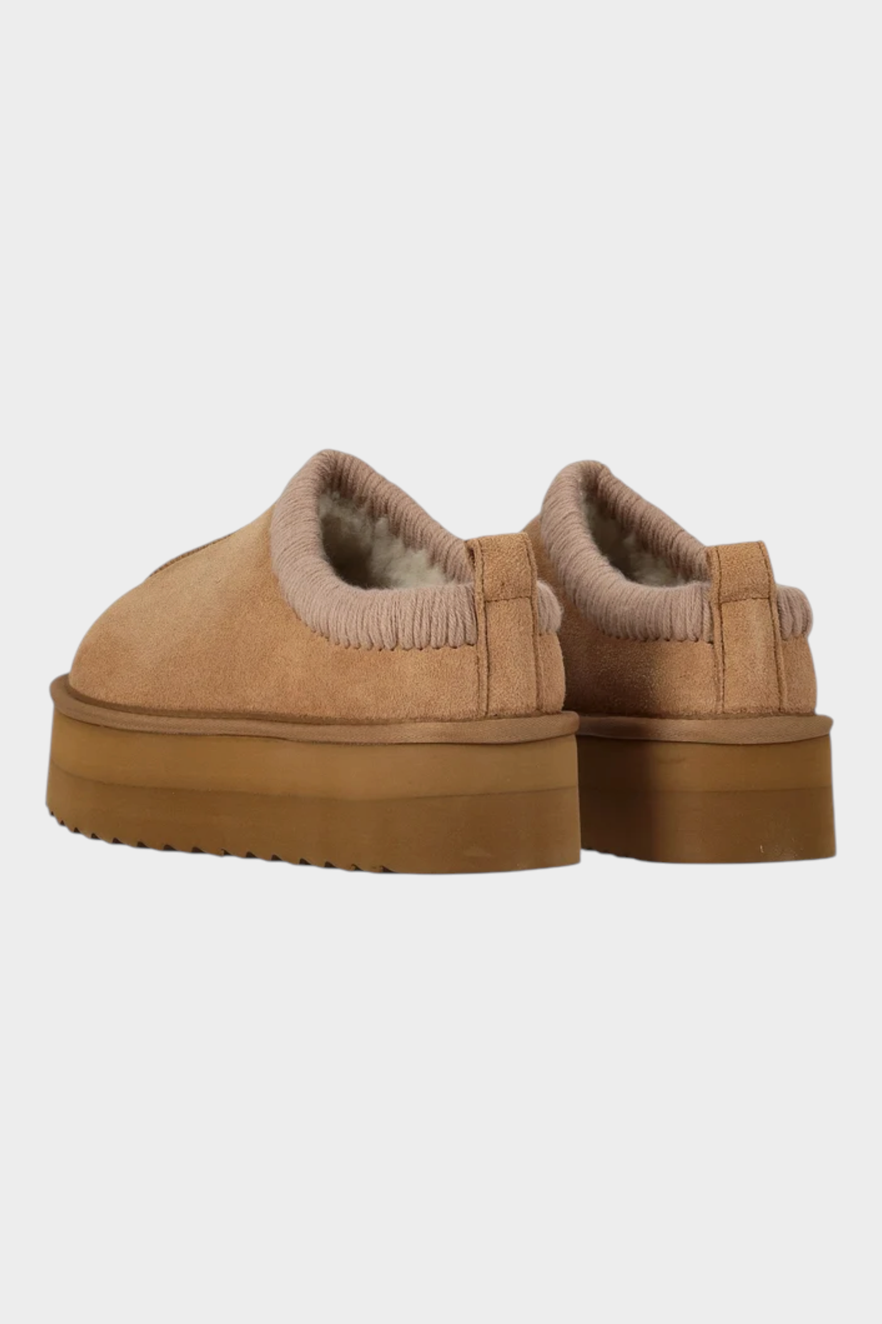 Slipper beige COLORS OF CALIFORNIA con fodera in montone e suola platform, vendute da Follower SRL