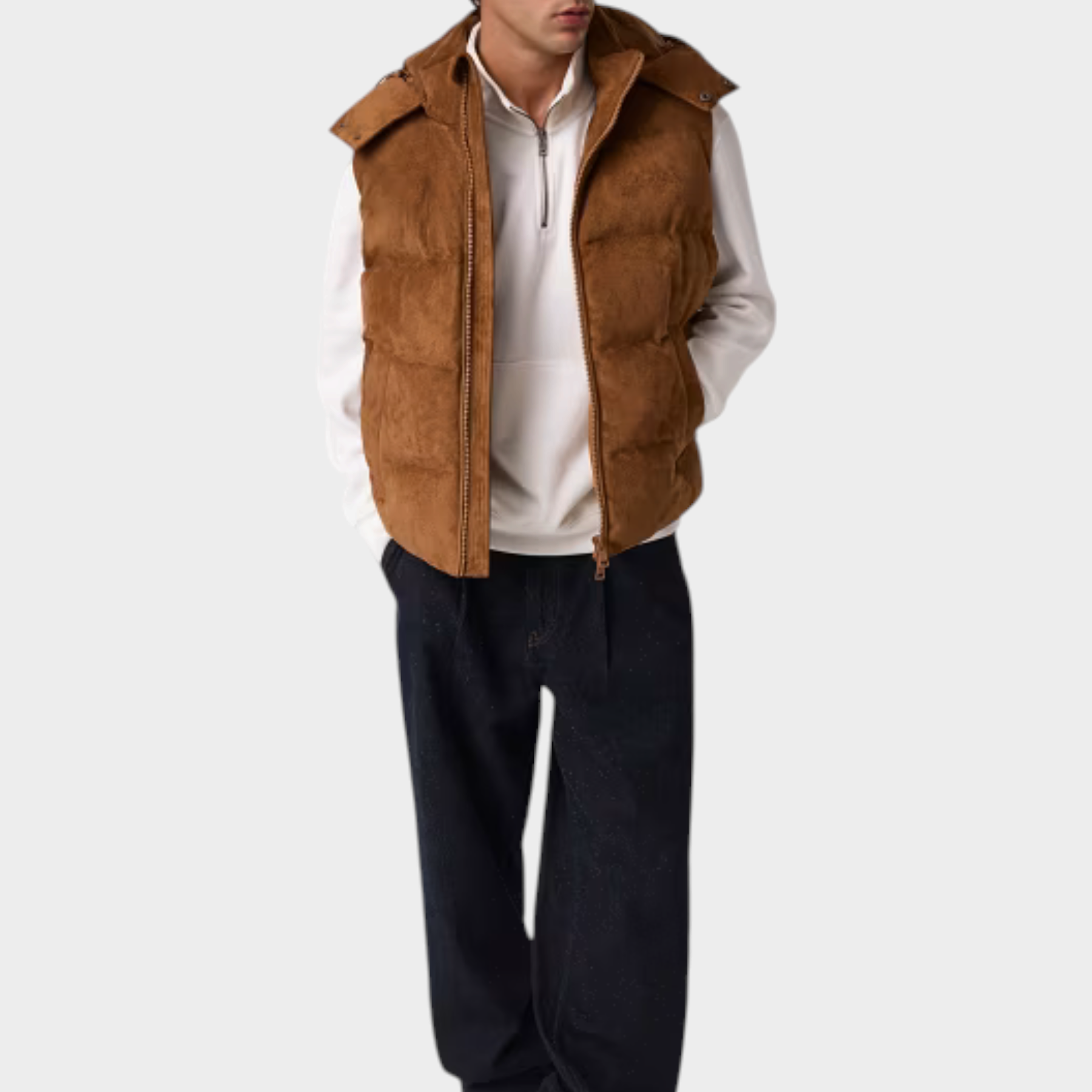 Smanicato imbottito in pelle scamosciata marrone GUESS indossato da un modello, proposto da Follower SRL