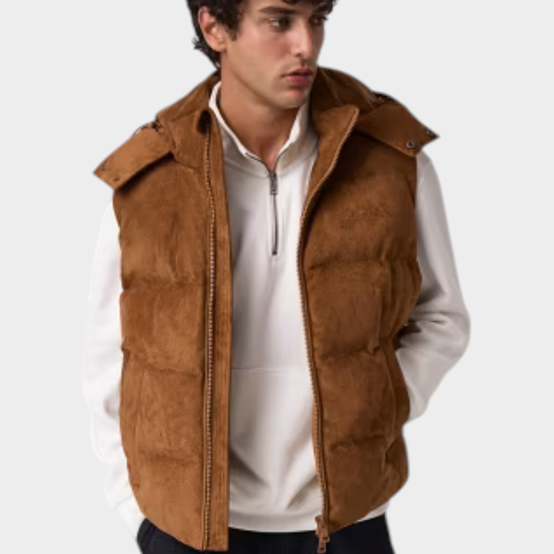 Smanicato imbottito in pelle scamosciata marrone GUESS indossato da un modello, proposto da Follower SRL