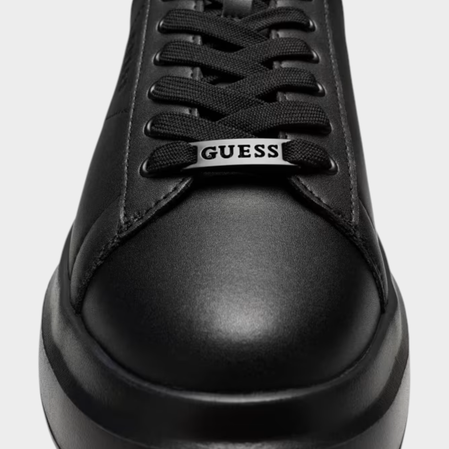 Sneaker uomo Follower SRL GUESS nera in poliuretano con lacci, punta tonda e placchetta metallica con logo