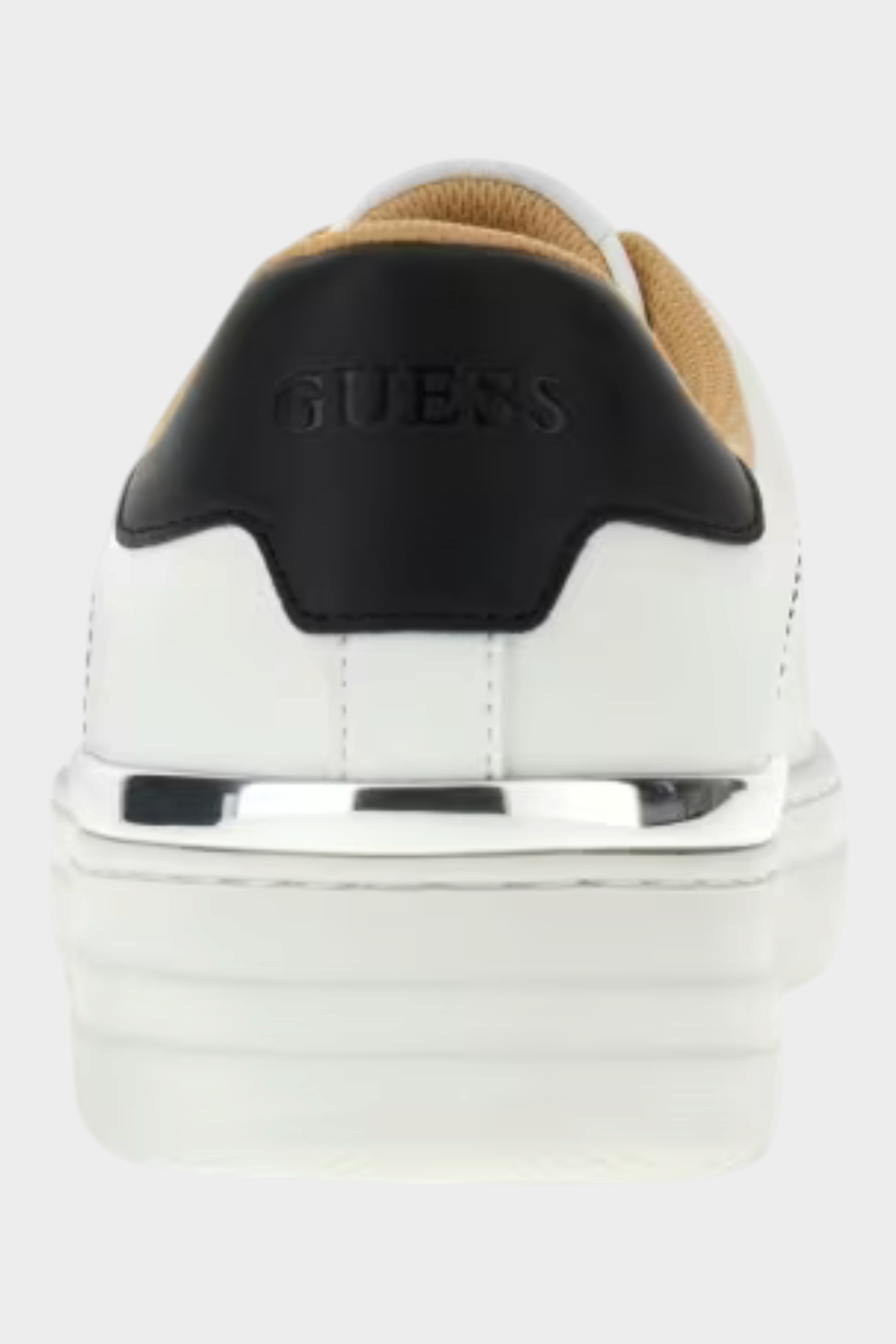 Vista posteriore della sneaker Welyar in pelle bianca GUESS venduta da Follower SRL con dettaglio nero sul tallone