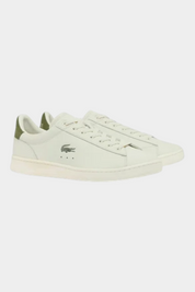 Sneakers Lacoste Carnaby da uomo in pelle bianca con dettagli verdi e logo laterale, vendute da Follower SRL