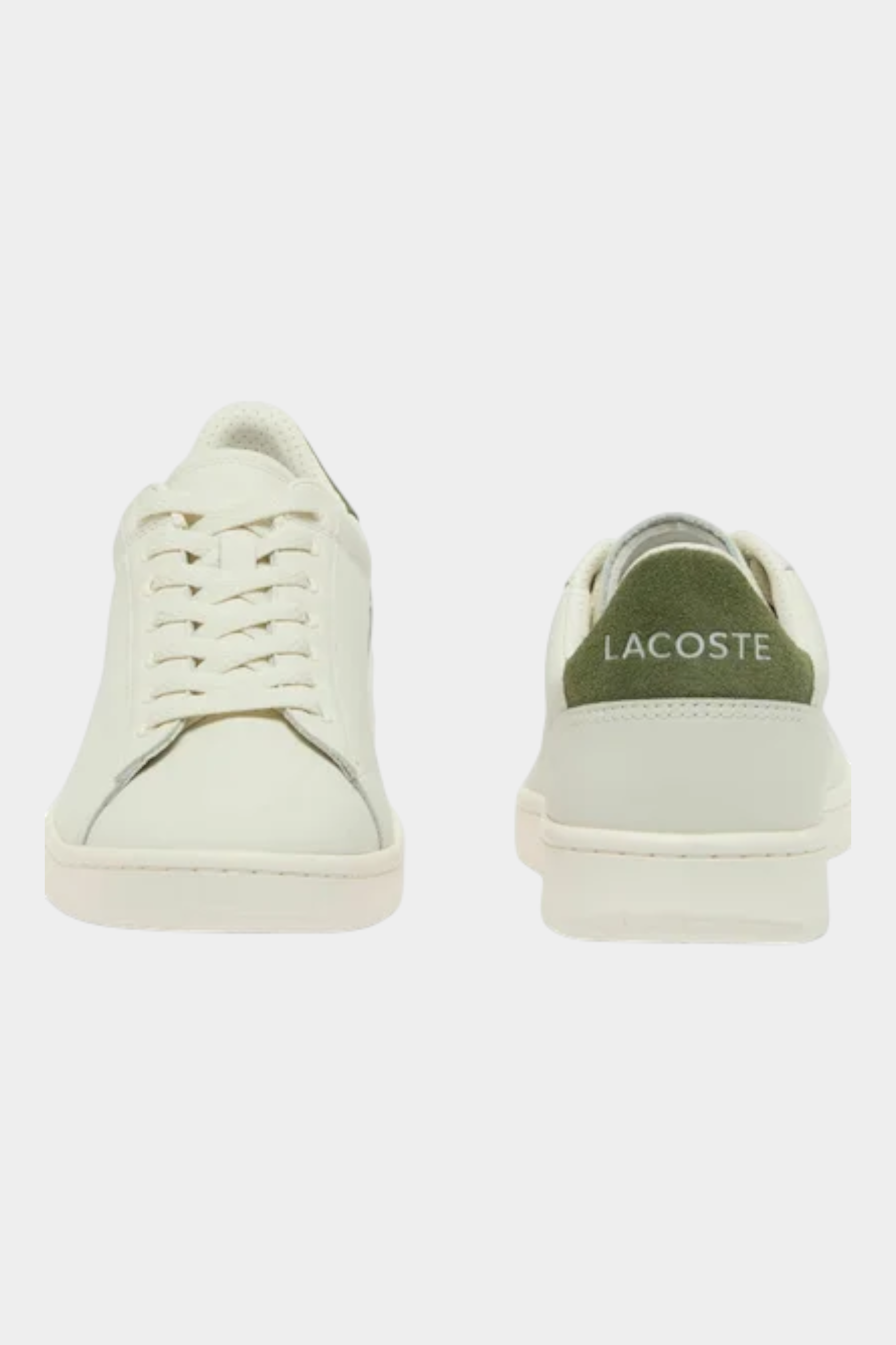 Sneakers Lacoste Carnaby da uomo in pelle bianca con dettaglio verde sul tallone, vendute da Follower SRL