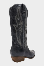 Stivali camperos Follower SRL in suede nero con ricami decorativi, punta tonda e tacco basso da 4,5 cm.