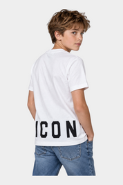 Ragazzo indossa una t-shirt bianca Follower SRL con scritta ICON nera sul retro, vista posteriore