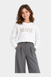 Bambina indossa t-shirt bianca a maniche lunghe Follower SRL con scritta MA VIE decorata da strass luminosi