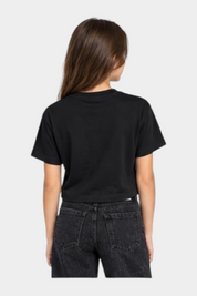 Bambina indossa T-shirt crop nera Follower SRL con taglio corto e vestibilità comoda vista da dietro