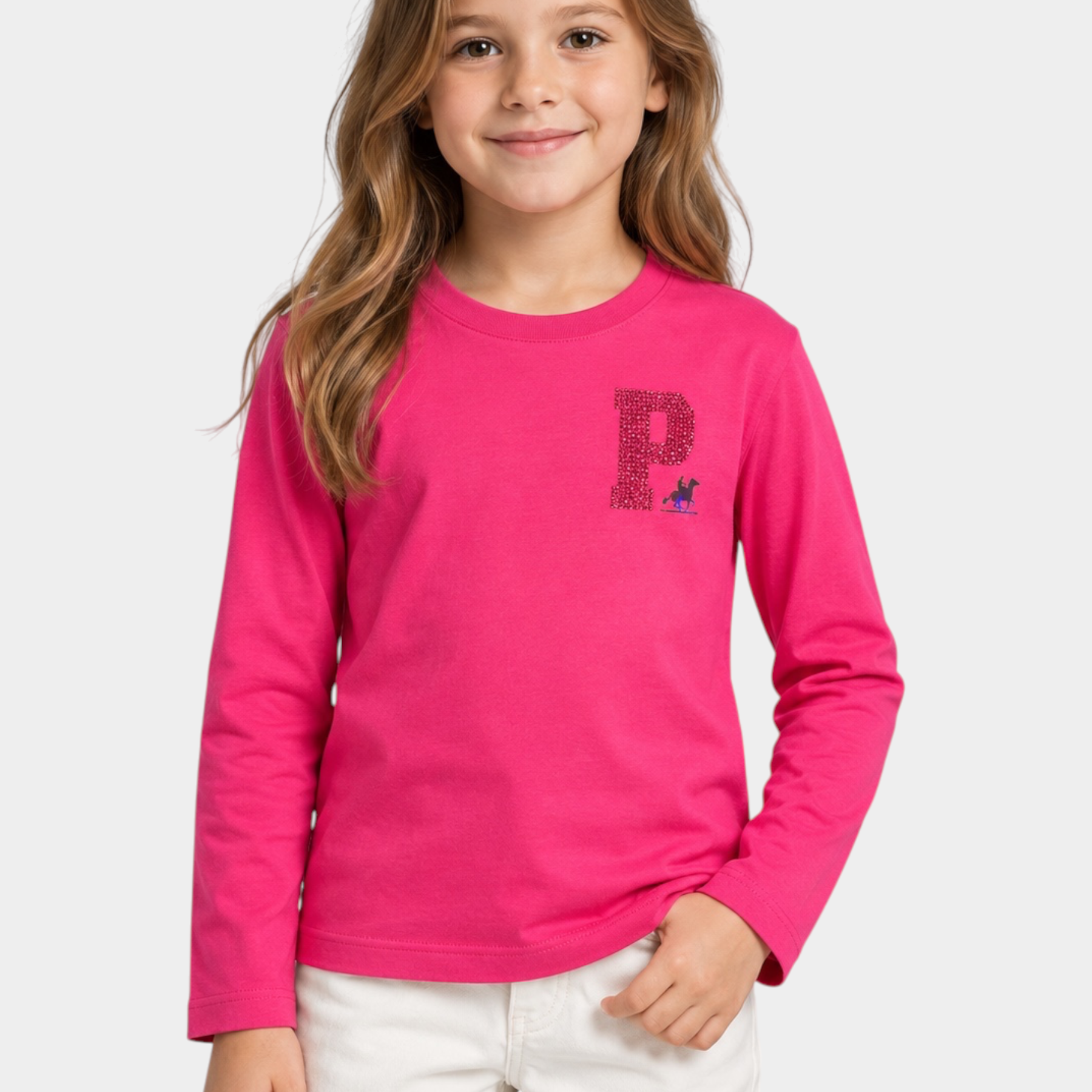 Bambina indossa una t-shirt fucsia a maniche lunghe Follower SRL con logo P decorato da strass