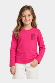 Bambina indossa una t-shirt fucsia a maniche lunghe Follower SRL con logo P decorato da strass