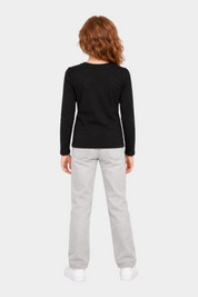 Bambina di spalle indossa t-shirt nera a maniche lunghe con strass Follower SRL abbinata a jeans chiari