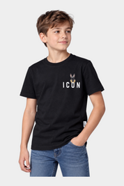Ragazzo indossa una t-shirt nera Follower SRL in cotone con logo ICON e grafica di coniglio sul petto