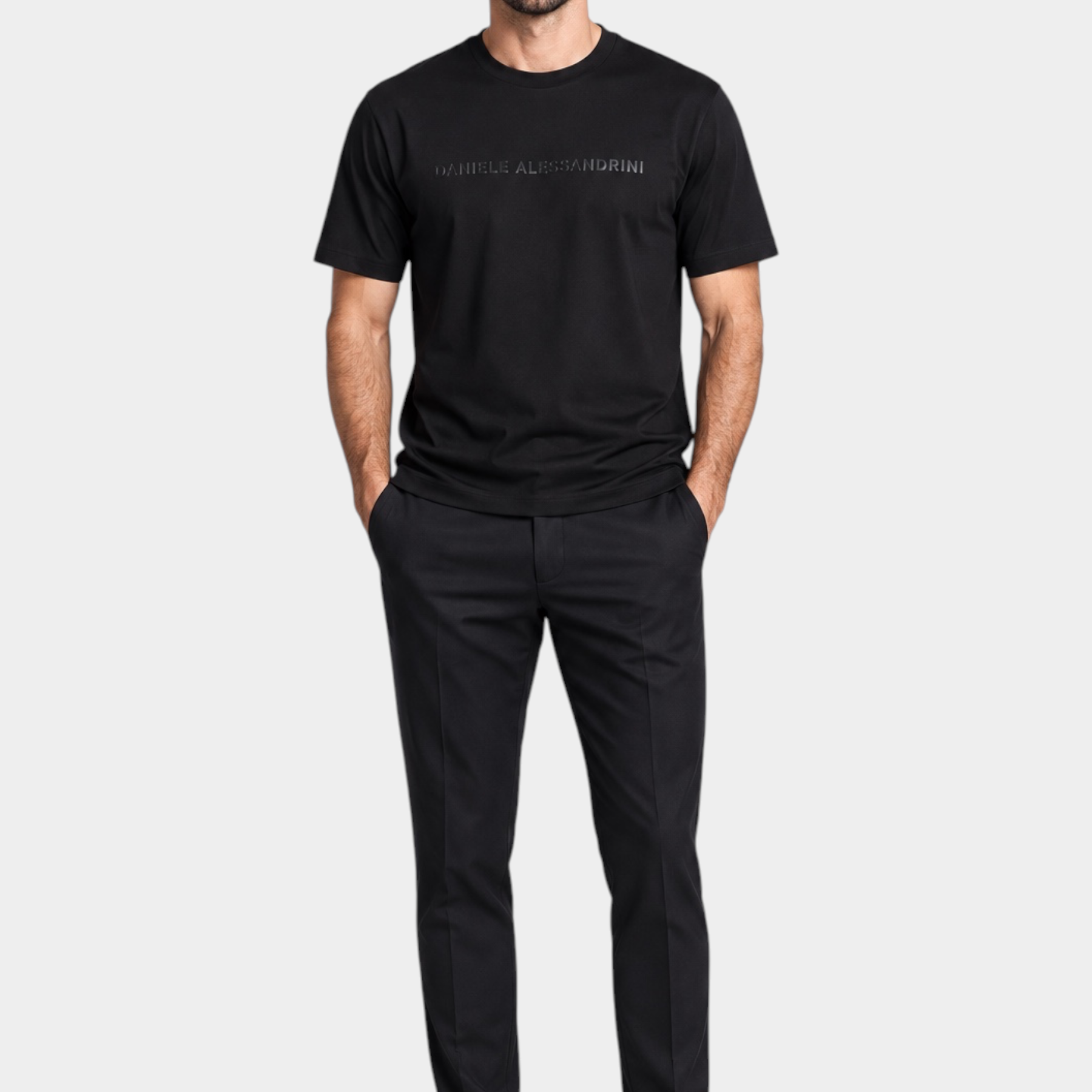 Modello indossa t-shirt nera Follower SRL in cotone e modal con logo Daniele Alessandrini sul petto