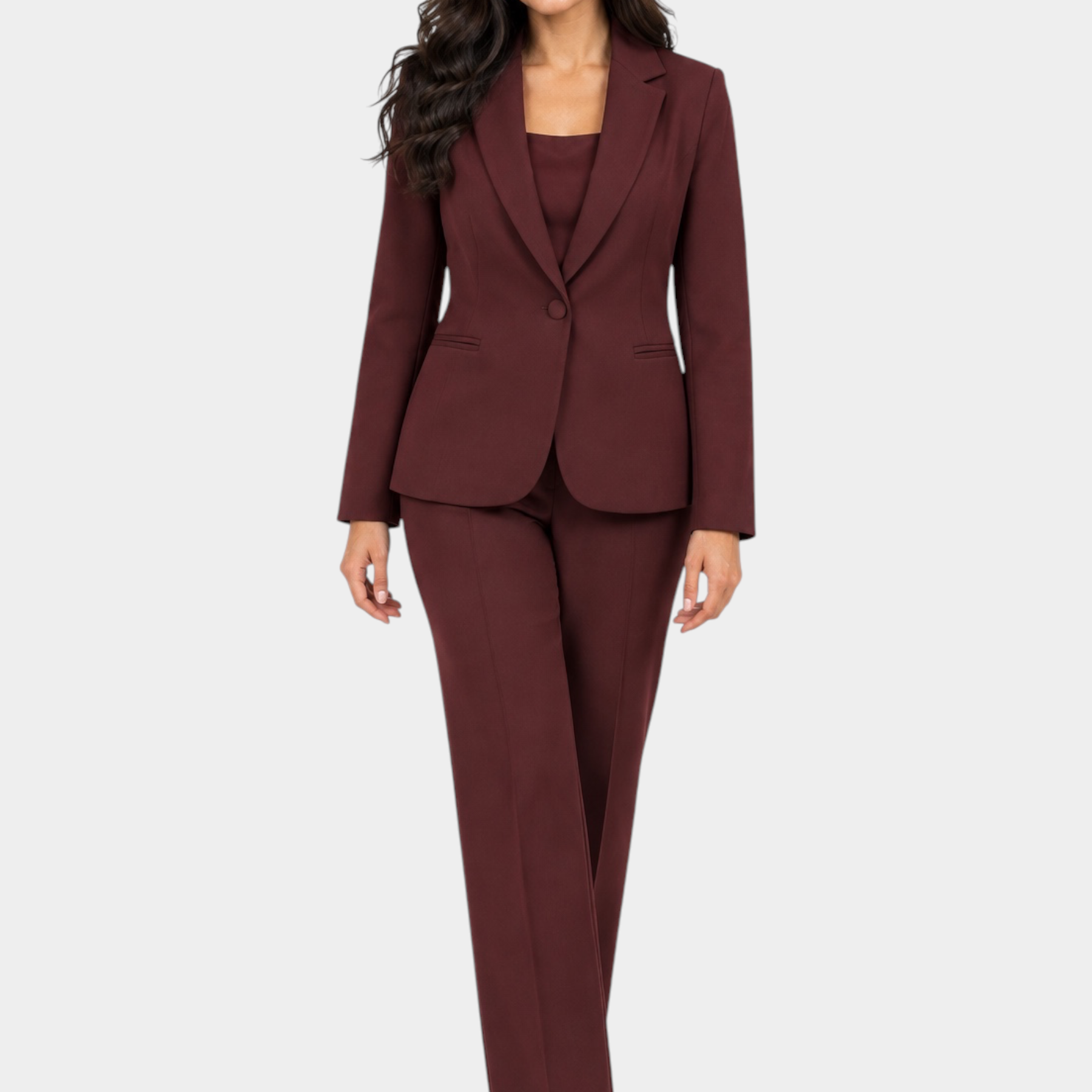Modella indossa un elegante tailleur donna bordeaux Follower SRL con giacca strutturata e pantaloni coordinati