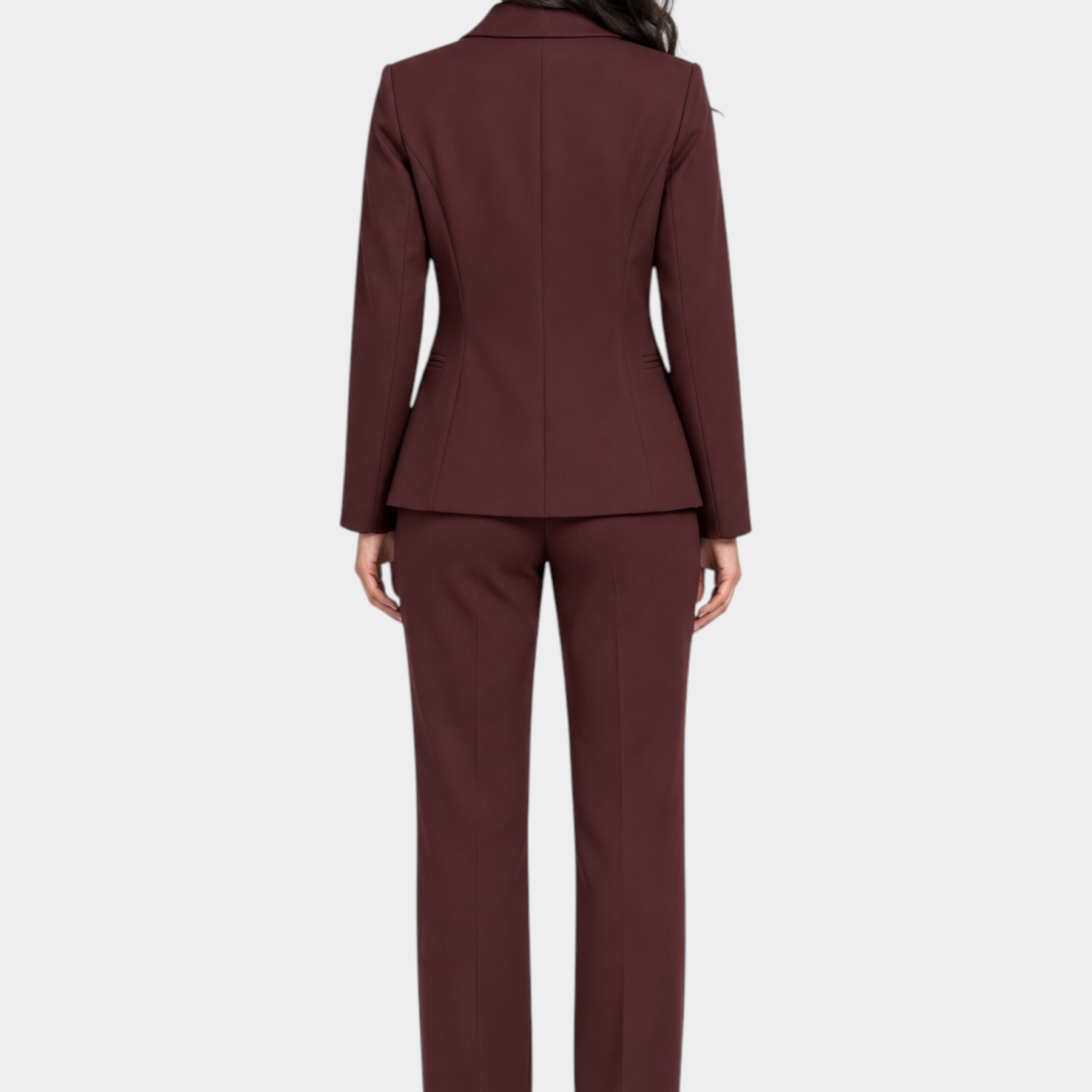 Vista posteriore di un tailleur Follower SRL bordeaux con giacca sartoriale e pantaloni eleganti su sfondo neutro