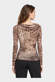 Top Follower SRL a maniche lunghe con stampa animalier beige e scollo drappeggiato visto da dietro