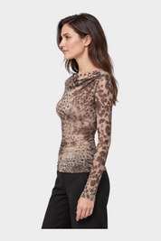 Top Follower SRL a maniche lunghe in tessuto trasparente beige con stampa animalier e scollo drappeggiato
