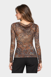 Top a maniche lunghe Follower SRL marrone trasparente con stampa paisley e scollo drappeggiato visto da dietro
