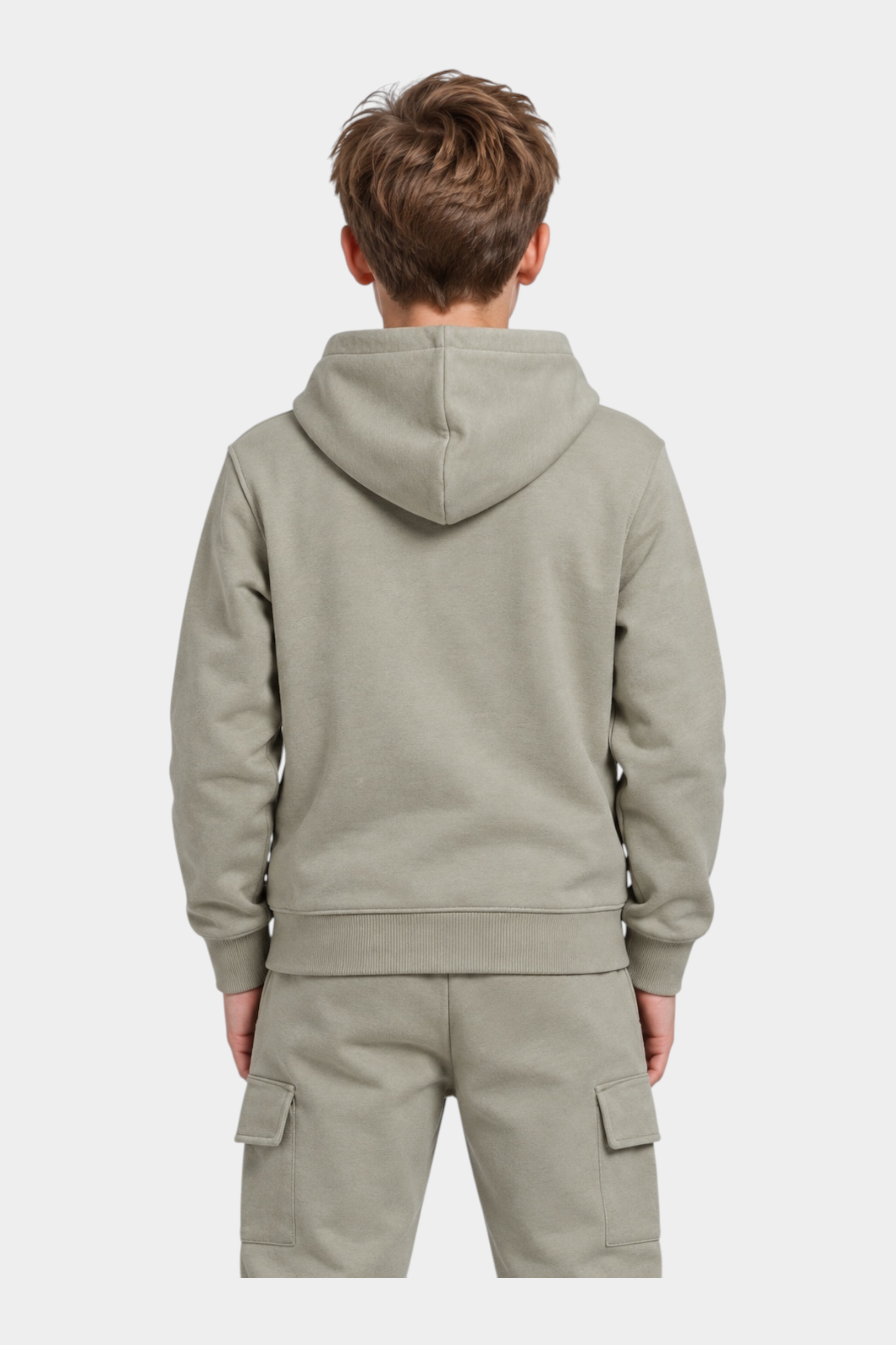 Ragazzo indossa felpa con cappuccio e pantaloni cargo beige Follower SRL, vista posteriore