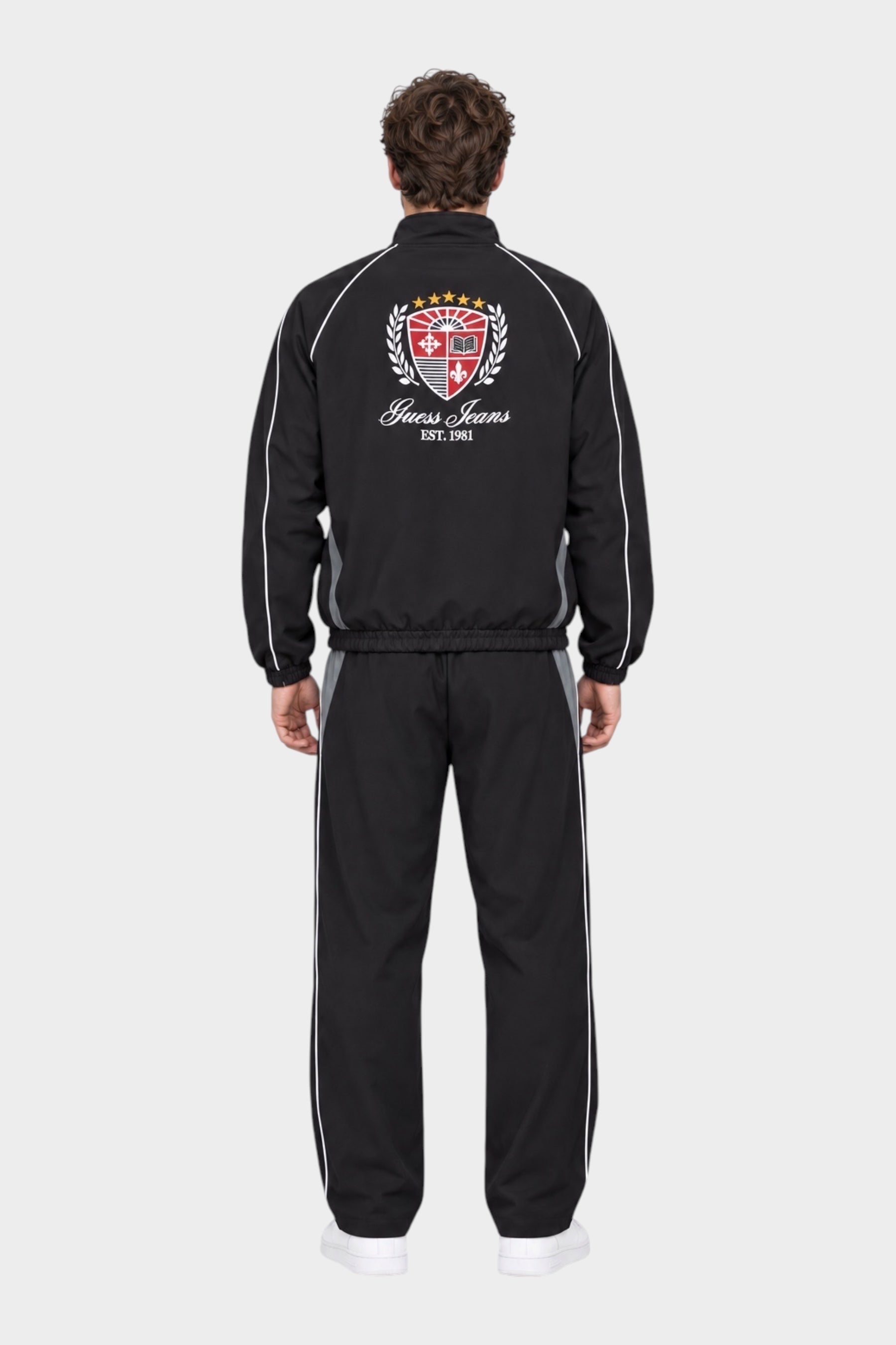 Tuta Follower SRL GUESS nera in nylon con stemma iconico sul retro e dettagli bianchi a contrasto