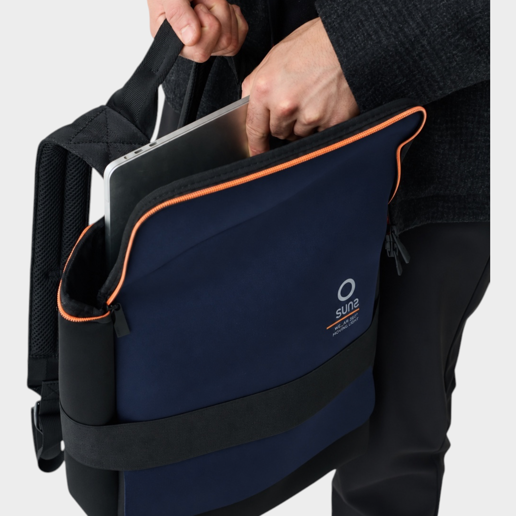 Zaino medium Follower SRL in neoprene blu navy con dettagli arancioni e scomparto per laptop