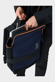 Zaino medium Follower SRL in neoprene blu navy con dettagli arancioni e scomparto per laptop