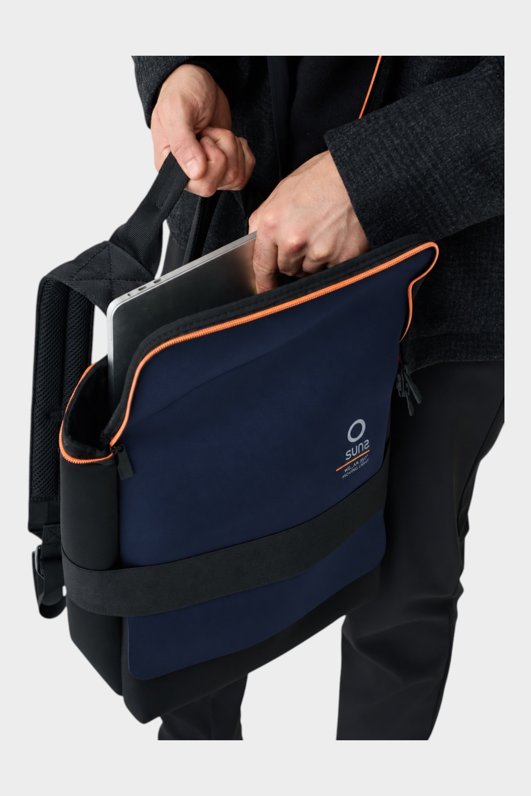 Zaino medium Follower SRL in neoprene blu navy con dettagli arancioni e scomparto per laptop