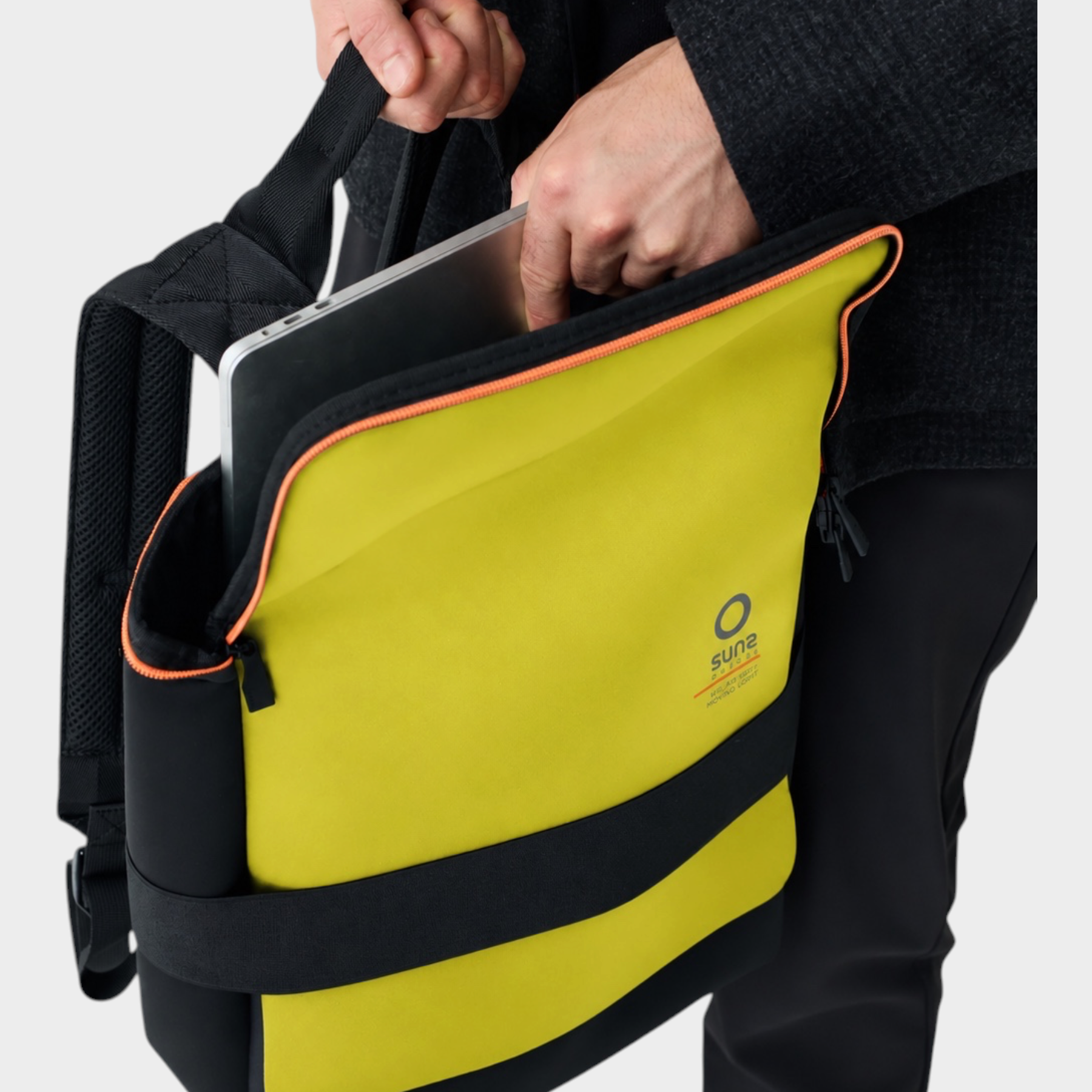 Zaino medium Follower SRL in neoprene giallo con dettagli arancioni e scomparto per laptop
