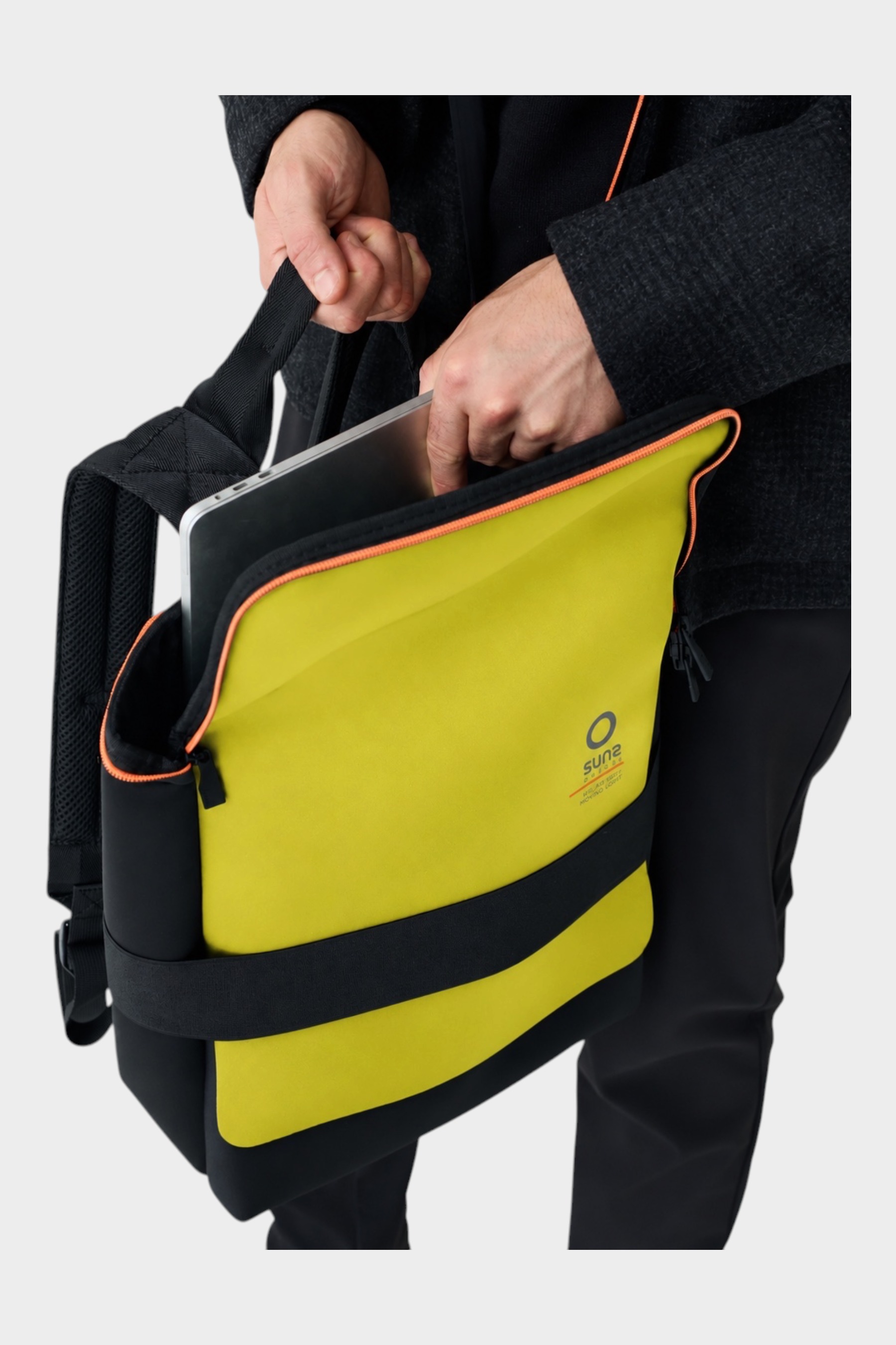 Zaino medium Follower SRL in neoprene giallo con dettagli arancioni e scomparto per laptop