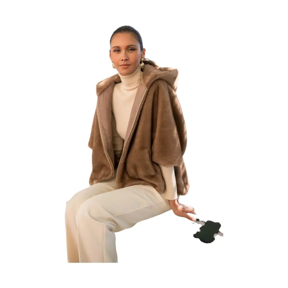 Mantella svasata in finta pelliccia Donna Attentif Paris Attentif Paris