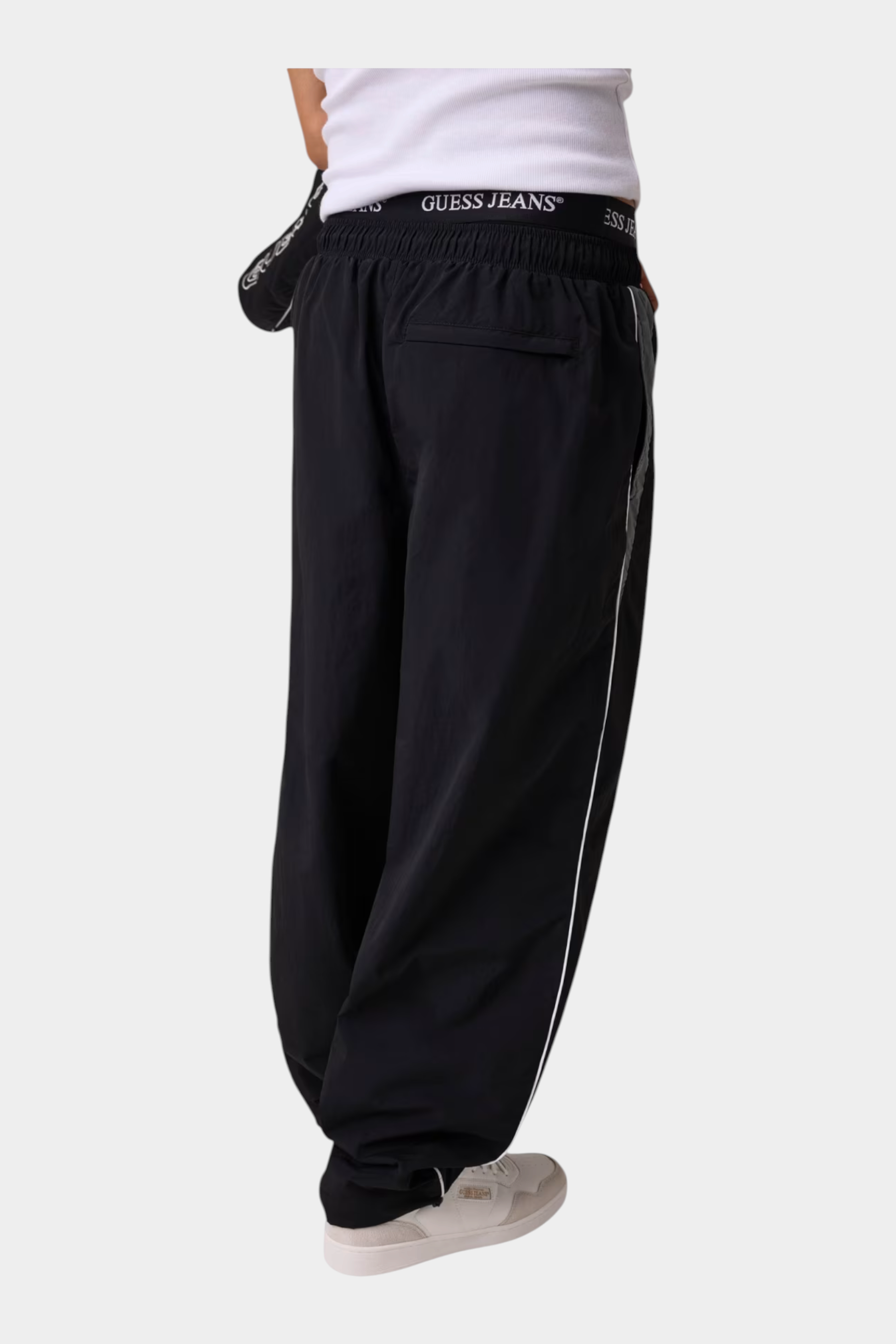 Pantaloni jogger in nylon uomo nero guess