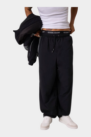 Pantaloni jogger in nylon uomo nero guess