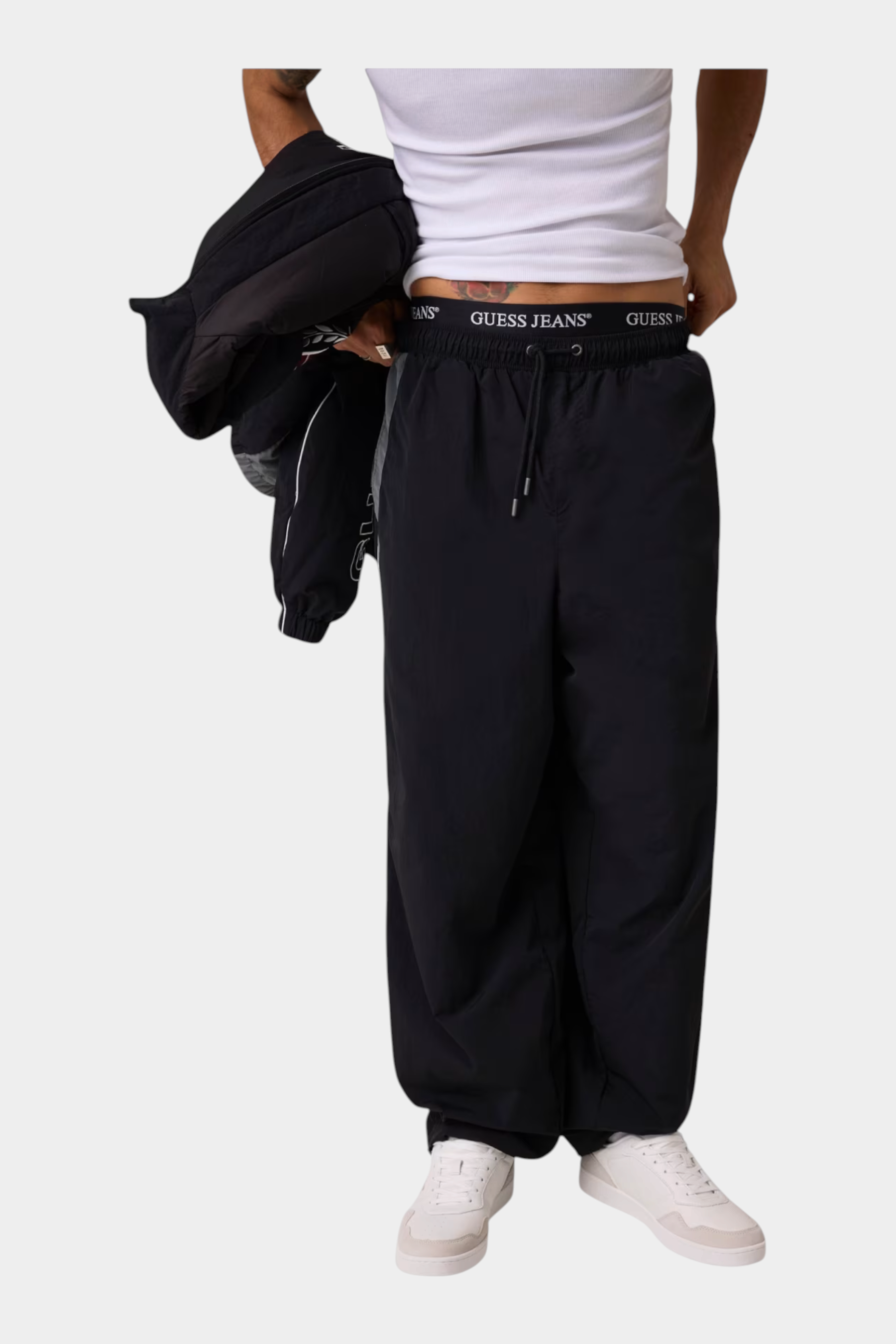 Pantaloni jogger in nylon uomo nero guess