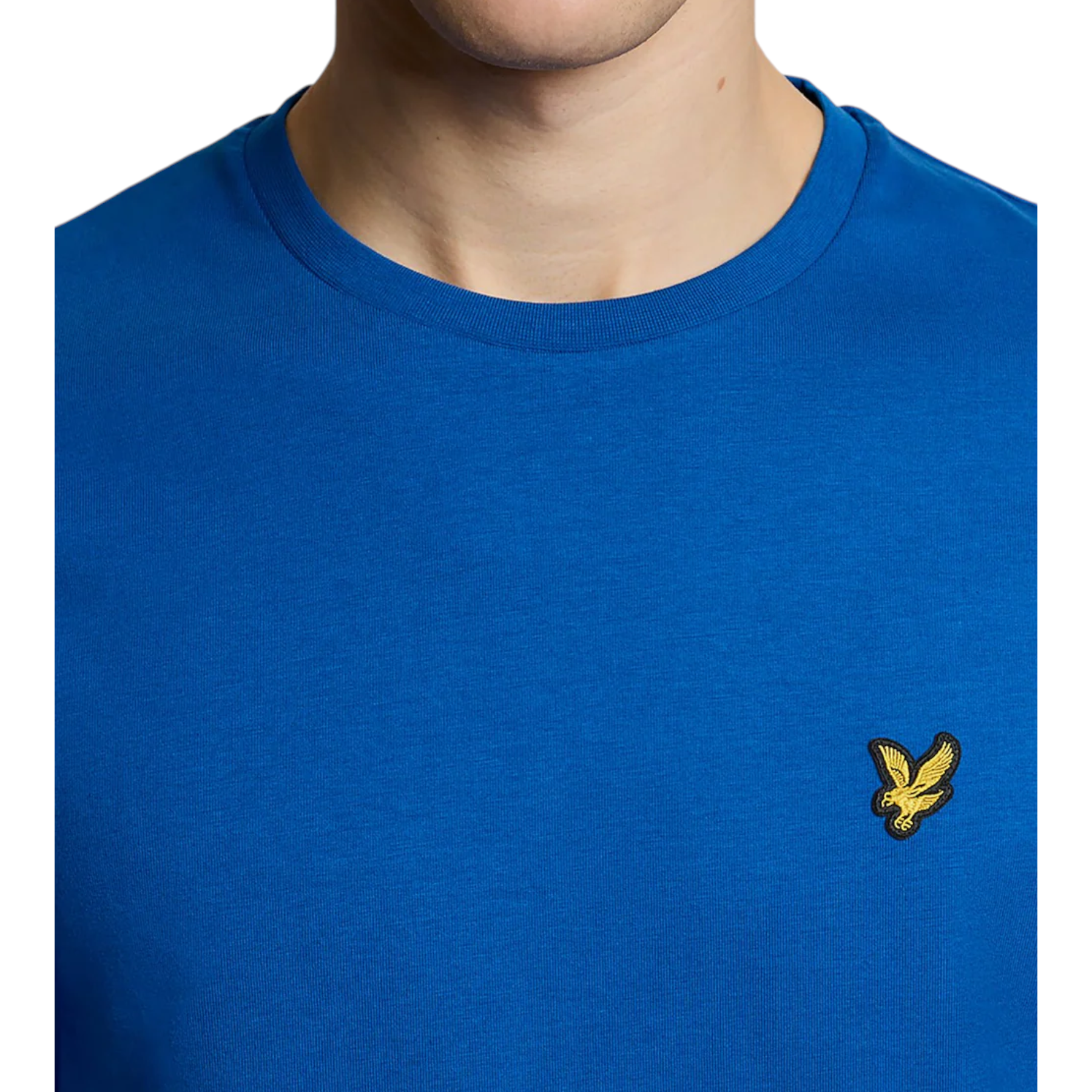 T-shirt in cotone uomo blu con logo uccellino giallo ricamato sul petto di lyle e scott