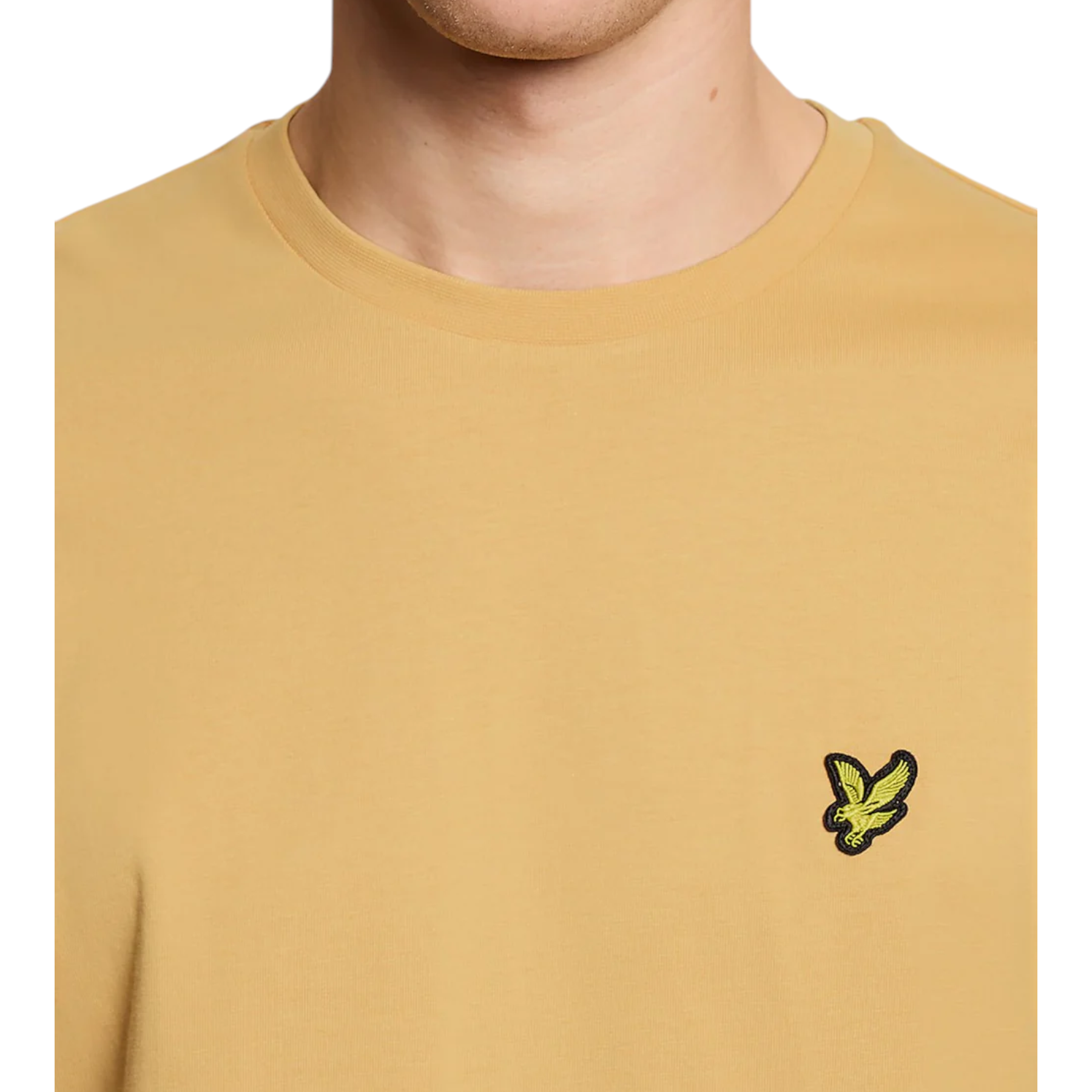 T shirt in cotone uomo giallo con logo uccello verde ricamato di lyle e scott sul petto a sinistra